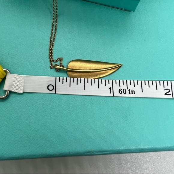 Tiffany & Co. Vintage Angela Cummings Feather Necklace 18k Yellow Gold 🪶 - Picture 8 of 9